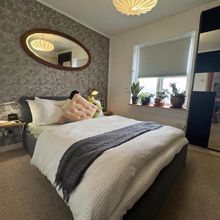 Private Room In A Stylish Flat Лондон Екстериор снимка