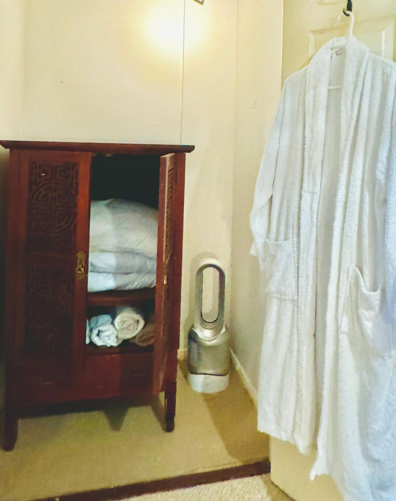 Private Room In A Stylish Flat Лондон Екстериор снимка
