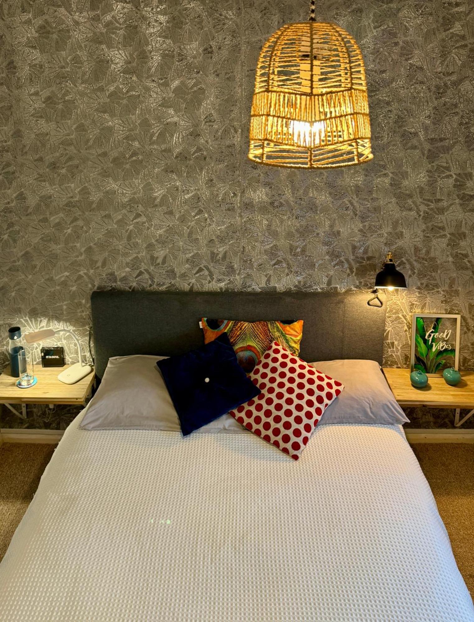 Private Room In A Stylish Flat Лондон Екстериор снимка
